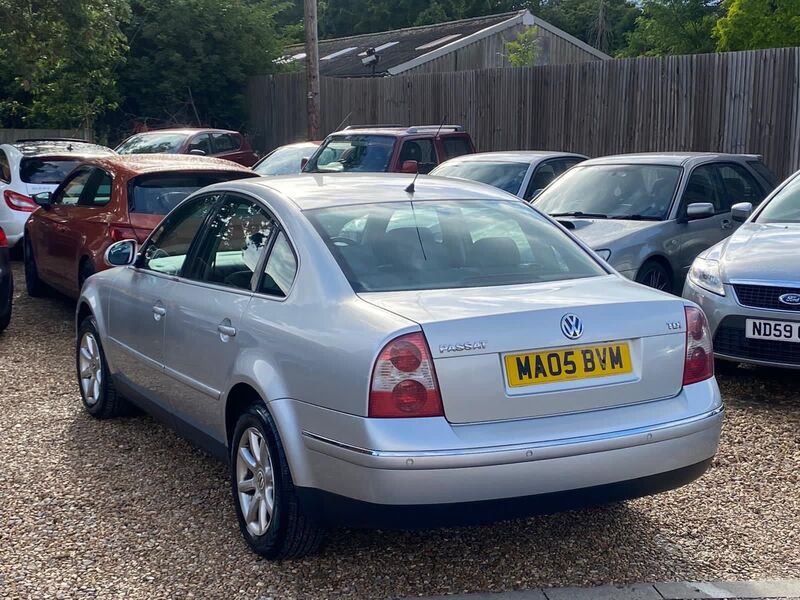 VOLKSWAGEN PASSAT 1.9 TDI PD Highline 4dr 2005