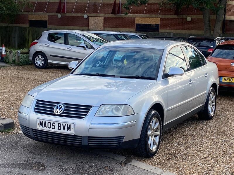 VOLKSWAGEN PASSAT 1.9 TDI PD Highline 4dr 2005