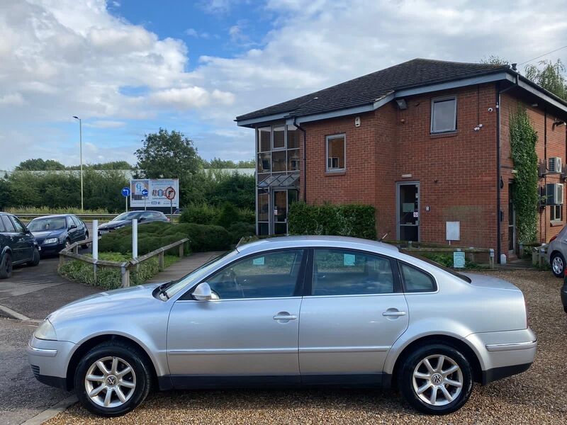 VOLKSWAGEN PASSAT 1.9 TDI PD Highline 4dr 2005